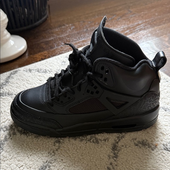 Jordan Winterizes Spzike Big Kid's Shoes - Picture 1 of 4